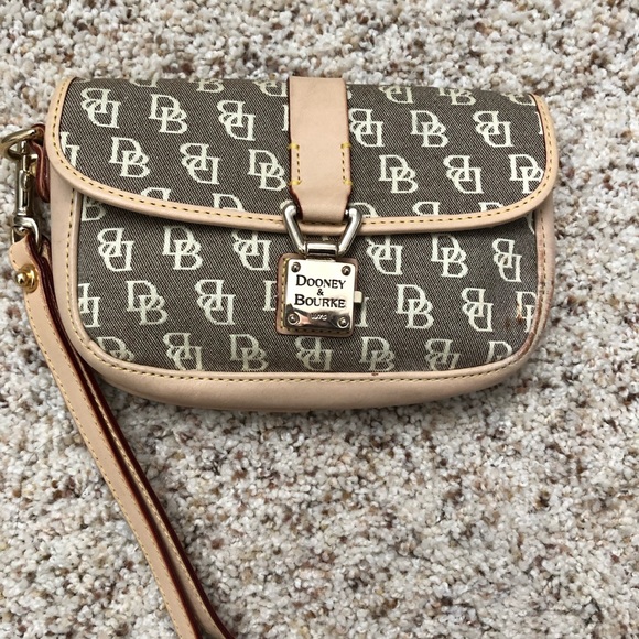 Dooney & Bourke wristlet wallet - Picture 1 of 5